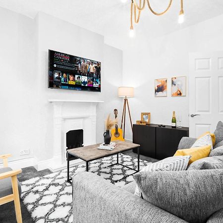 Stylish 3 Bedroom House - 6 Guests - Garden - Parking - Netflix - Wifi - 17M Birmingham Exteriér fotografie