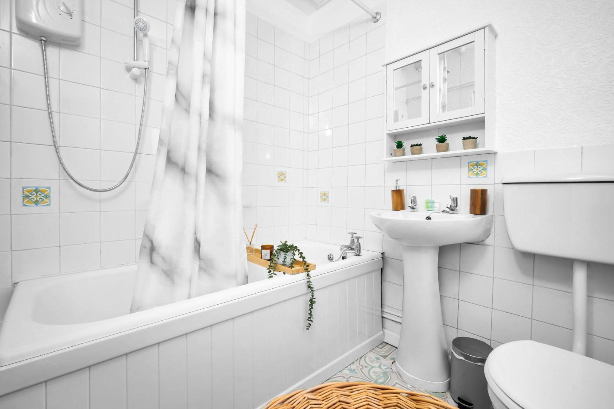 Stylish 3 Bedroom House - 6 Guests - Garden - Parking - Netflix - Wifi - 17M Birmingham Exteriér fotografie
